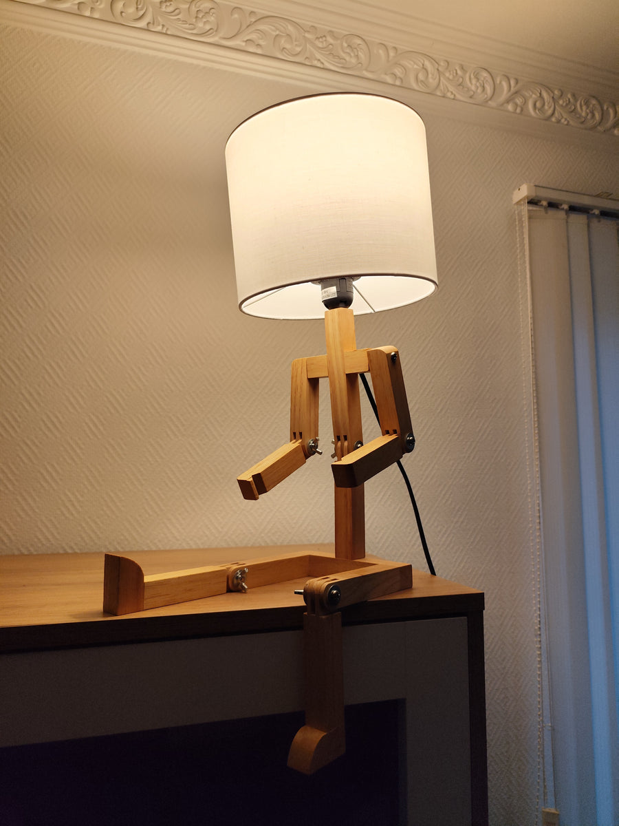 Emil – Siddende lampe design figur lampe